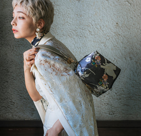 刺繍とシルクのハンドバッグ TEMARI 桜