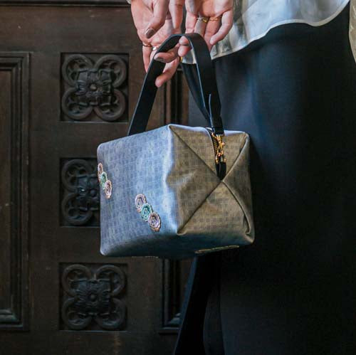 TEMARI Handbag with Embroidery and Silk - Chrysanthemum