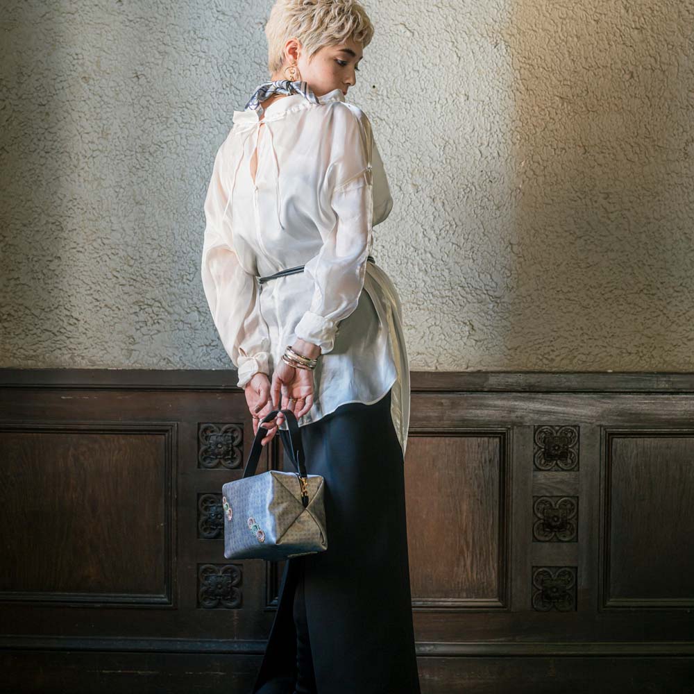 TEMARI Handbag with Embroidery and Silk - Chrysanthemum