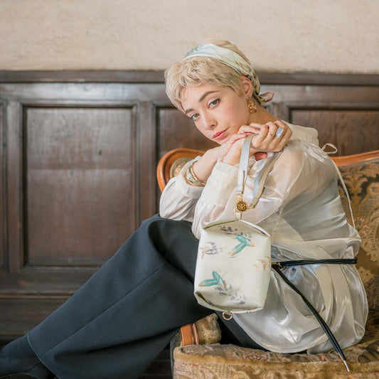 刺繍とシルクのハンドバッグ TEMARI 鷹羽