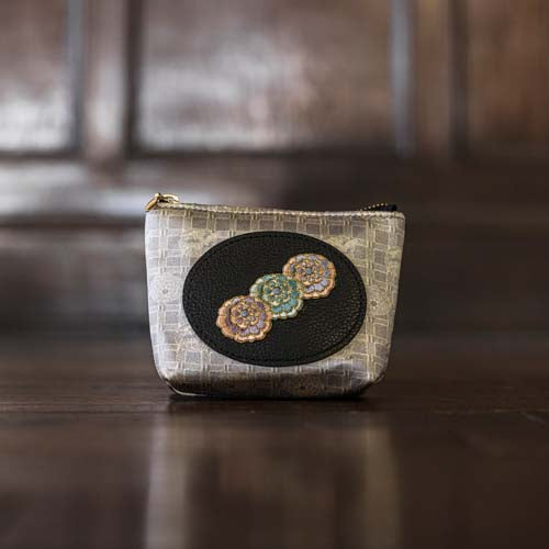 刺繍とシルクのミニポーチ 菊