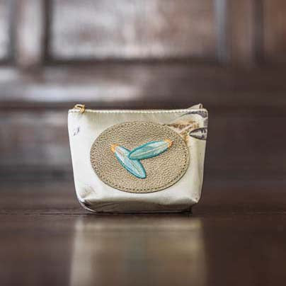 刺繍とシルクのミニポーチ 鷹羽