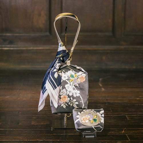 Embroidered Silk Handbag TEMARI Sakura