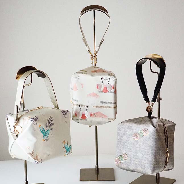 TEMARI Handbag with Embroidery and Silk - Chrysanthemum