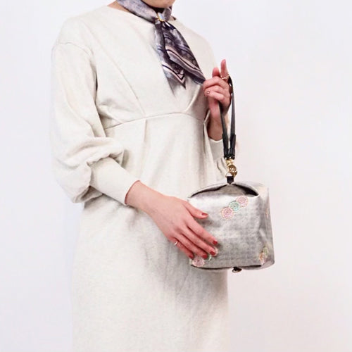 TEMARI Handbag with Embroidery and Silk - Chrysanthemum