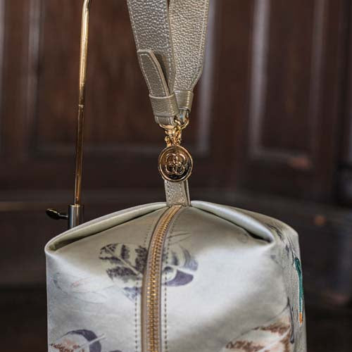 刺繍とシルクのハンドバッグ TEMARI 鷹羽