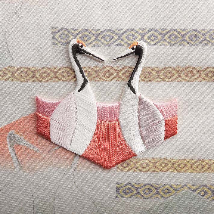 刺繍とシルクのミニポーチ　鶴