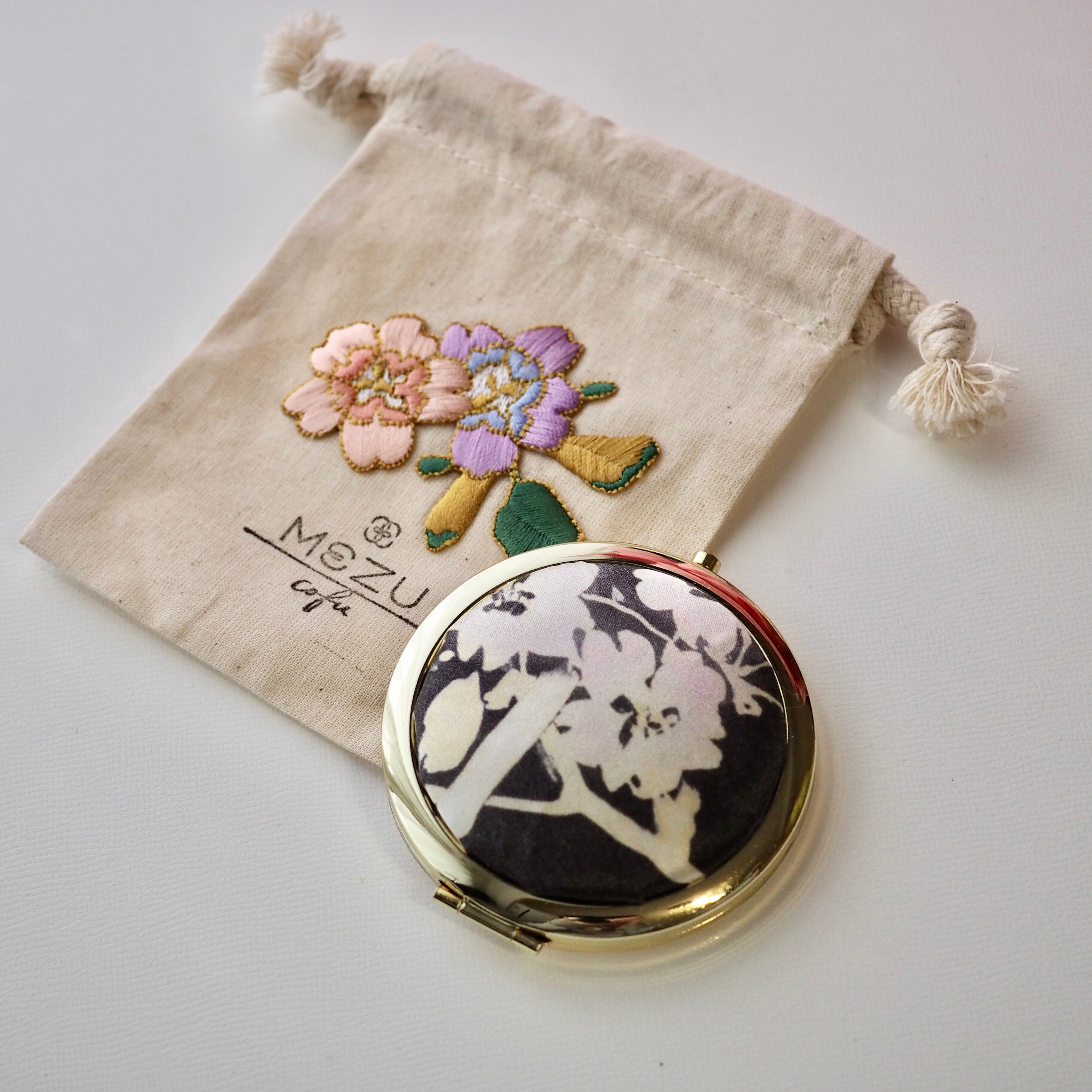 刺繍巾着ポーチ付コンパクトミラー　桜